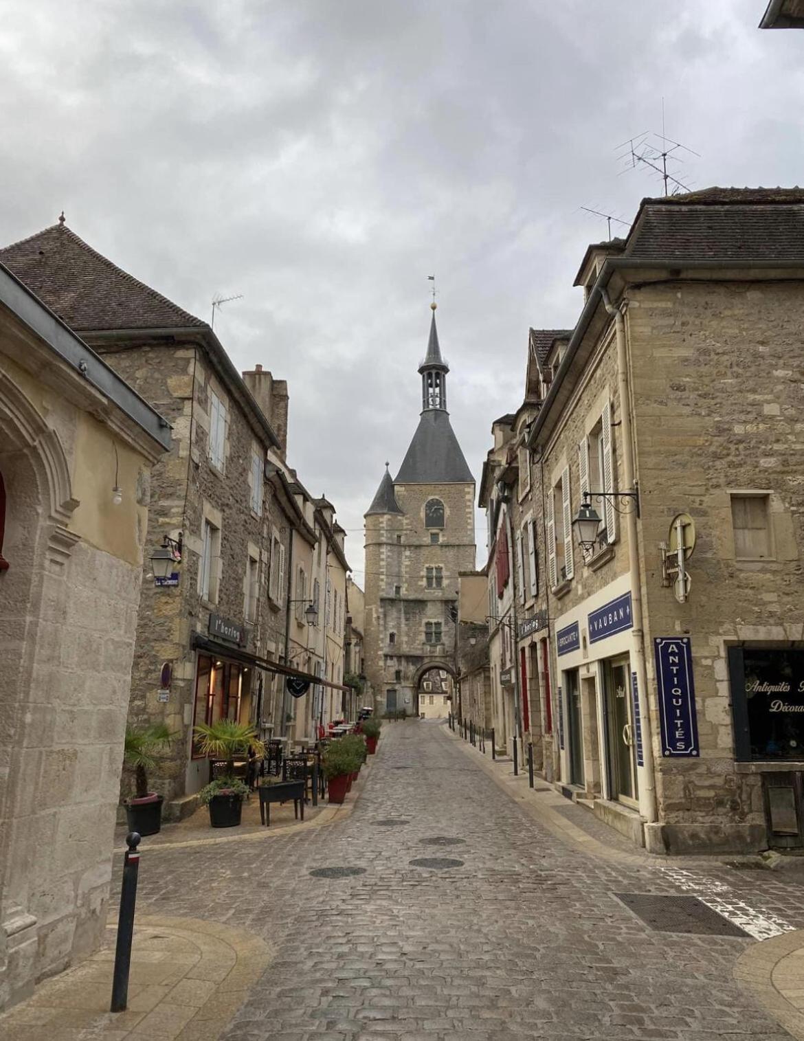 "La Petite Maison" Triplex Au Centre Ville - Les Terres Du Roy Avallon Exterior photo